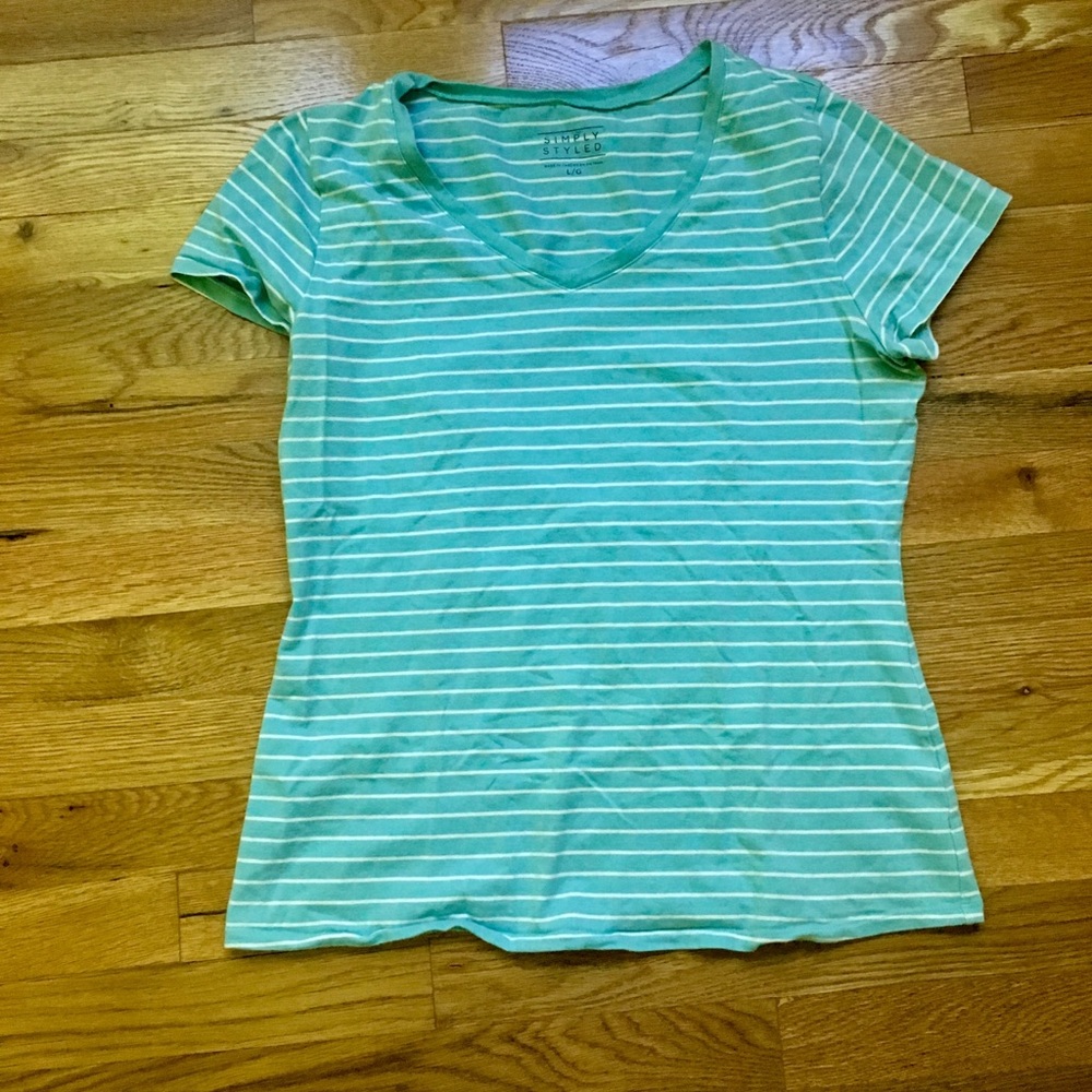 NEW Simply Styled V-Neck T-Shirt Size L